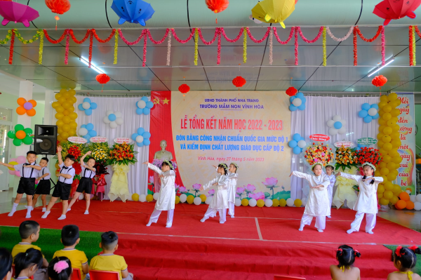 Trường mầm non Vĩnh Hoà tổ chức Lễ tổng kết năm học 2022-2023 và đón nhận Bằng chuẩn quốc gia mức độ 1 - Kiểm định chất lượng giáo dục cấp độ 2.