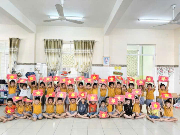 Chào mừng kỷ niệm 50 năm ngày Giải phóng miền Nam, thống nhất đất nước( 30/4/1975 - 30/4/2025) và ngày Quốc tế lao động 1/5 của các bé trường Mầm non VĨnh Hòa