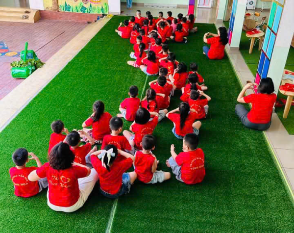 Chào mừng kỷ niệm 50 năm ngày Giải phóng miền Nam, thống nhất đất nước( 30/4/1975 - 30/4/2025) và ngày Quốc tế lao động 1/5 của các bé trường Mầm non VĨnh Hòa