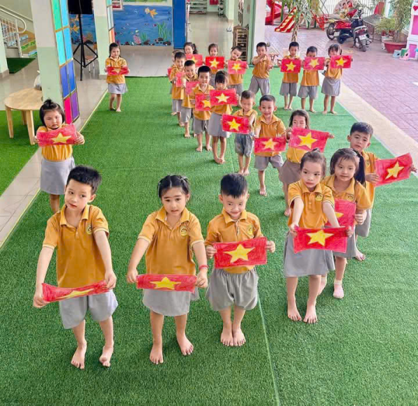 Chào mừng kỷ niệm 50 năm ngày Giải phóng miền Nam, thống nhất đất nước( 30/4/1975 - 30/4/2025) và ngày Quốc tế lao động 1/5 của các bé trường Mầm non VĨnh Hòa