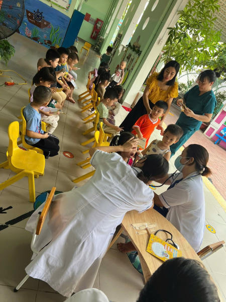 Khám sức khoẻ định kỳ cho bé