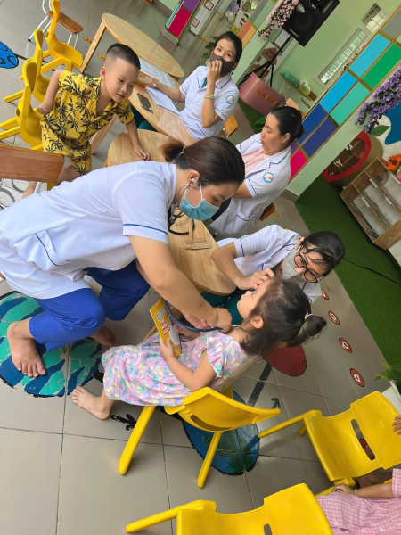 Khám sức khoẻ định kỳ cho bé