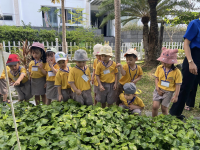 Bé tham quan khu du lịch Champa island Nha Trang