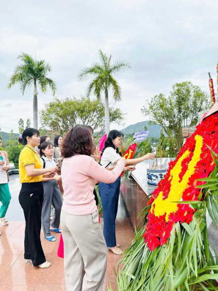 Đời đời nhớ ơn các anh hùng liệt sĩ