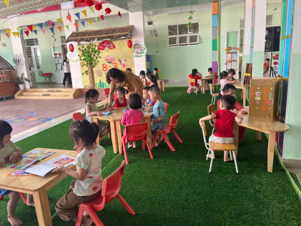 Hưởng ứng Ngày hội đọc sách của các bé Trường Mầm Non Vĩnh Hòa