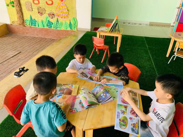 Hưởng ứng Ngày hội đọc sách của các bé Trường Mầm Non Vĩnh Hòa