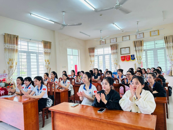 Chào mừng các em sinh viên Trường CĐSP TW Nha Trang về thực tập tại trường