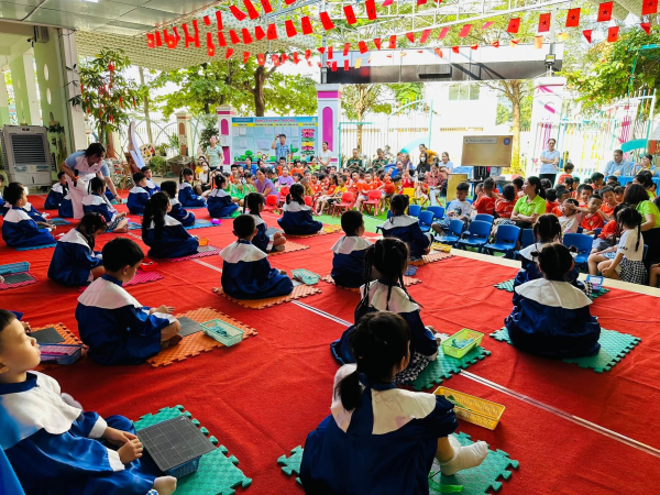 Hội thi Bé làm quen với Tiếng Anh