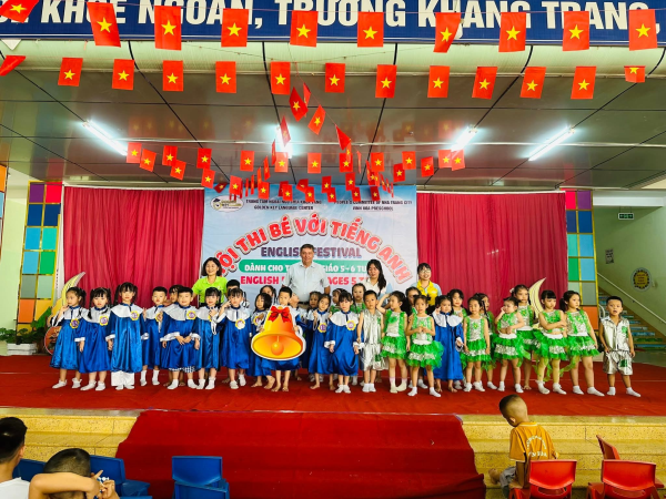 Hội thi Bé làm quen với Tiếng Anh