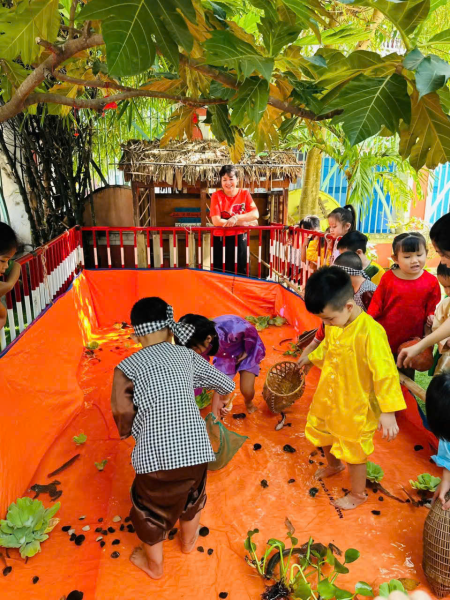 hoạt động chào mừng ngày Giỗ Tổ Hùng Vương và 30/4 – 1/5 của cô trò MN Vĩnh Hoà 